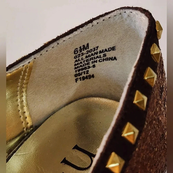 Nicole Miller bronze flats perfect for adding sparkle to any outfit Size 6.5 - Picture 6 of 7